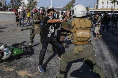 Reportan más detenidos en nuevas movilizaciones juveniles en Chile