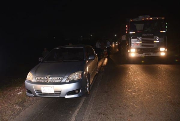 Ladrones abandonaron auto que robaron y solo se llevaron la cena - Nacionales - ABC Color