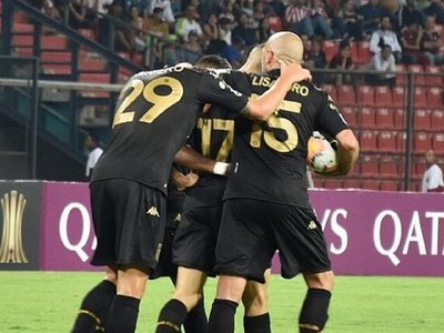 Reniero y Zaracho rescatan a Racing en Mérida