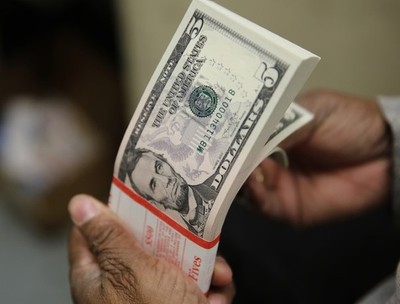 DÓLAR sigue en las NUBES en relación al REAL y comercio en CDE está casi PARALIZADO