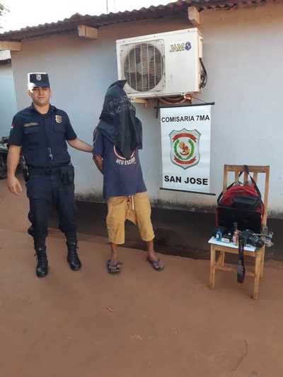 Ratero es detenido con varios objetos robados en su poder