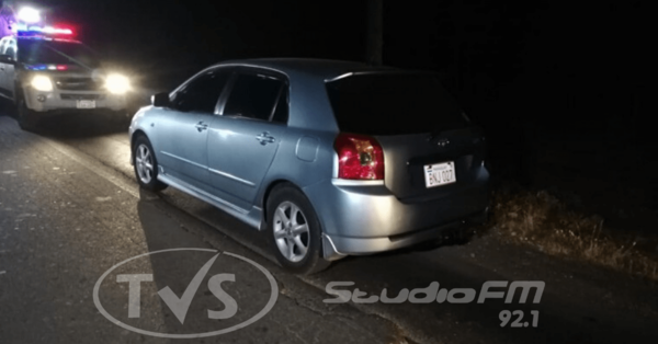 Asaltan a conductor, roban el auto, lo abandonan, pero llevan los lomitos