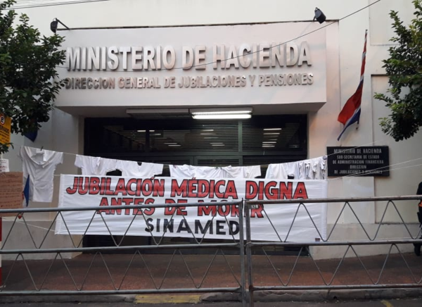 Médicos levantan medida de fuerza tras llegar a un acuerdo