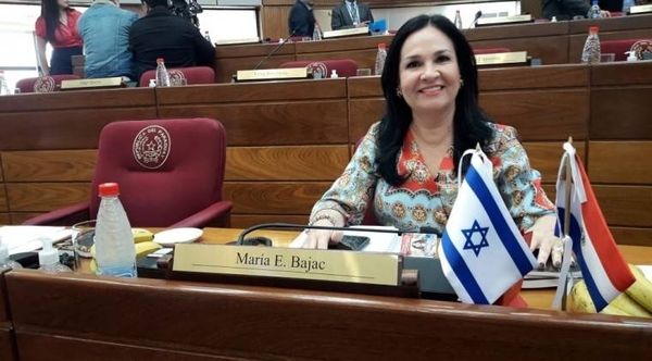 HOY / Buzarquis pide raje de Bajac tras orar en Congreso: "Me equivoqué (al apoyarla)"