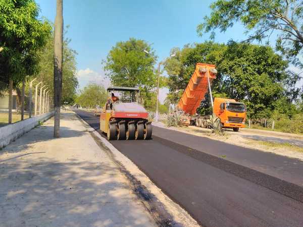 Asfaltan avenida en Vallemí