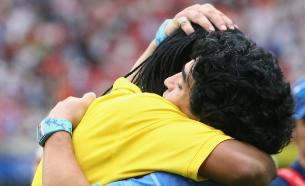 HOY / Maradona le desea "fuerza" a Ronaldinho: "La verdad siempre sale adelante"