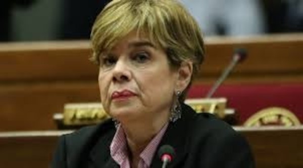 Senadora cuestiona