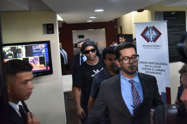 Tres imputados en el caso de Ronaldinho