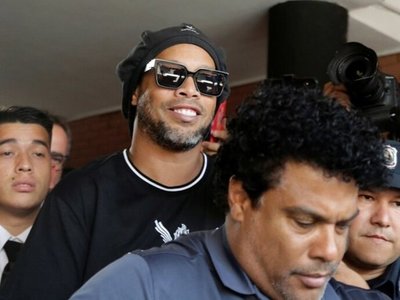 Ronaldinho culpa a empresario brasileño de darle los documentos falsos