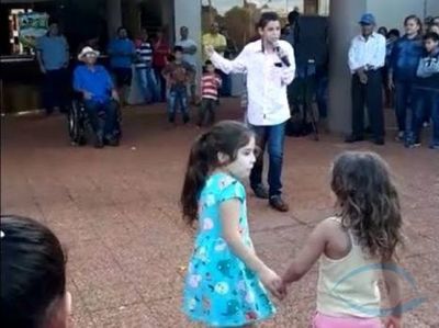 Utilizaron a hijo de un docente para manifestación a favor del intendente Acevedo