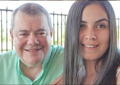 De telenovela: esposa joven rajó con la guita