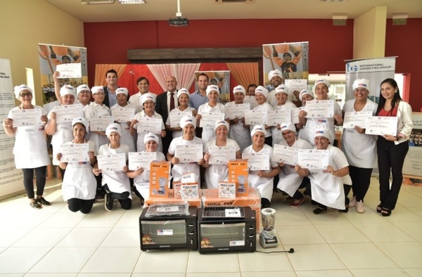 Azulgranas se gradúan en el curso de Cocina y Repostería | Lambaré Informativo