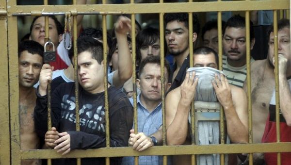 Siguen buscado soluciones al desastre penitenciario