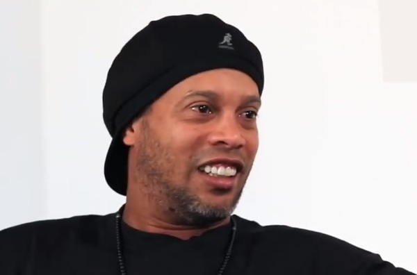 Ronaldinho "habla en guaraní" y cuenta su historia de vida