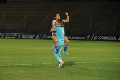 Las chicas triunfan en su primer desafío del Sudamericano - Fútbol - ABC Color