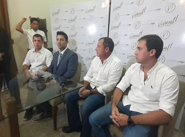 Representantes de casino negaron que hayan traído al país a Ronaldinho