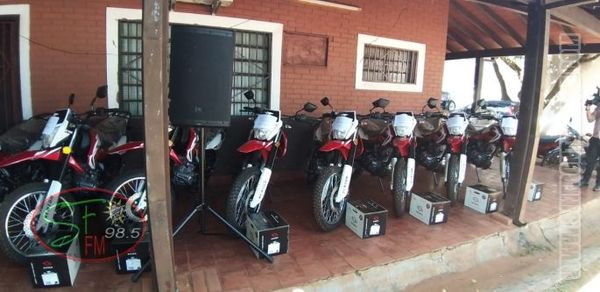 Entregan 10 motocicletas a ingenieros del Amambay