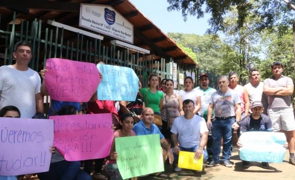 HOY / CDE: 600 alumnos afectados por falta de docentes, claman solución o seguirá protestas