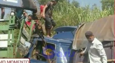 Camión trasganado pierde los frenos y