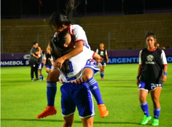 Albirroja juvenil femenina gana en el debut » Ñanduti