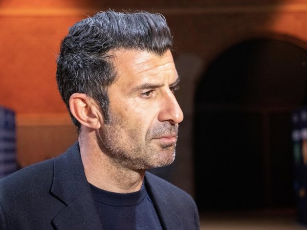 Figo confía en que Portugal pueda ganar de nuevo la Eurocopa