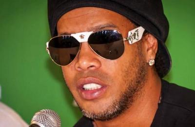Sigue el escándalo de Ronaldinho: autoridades posaron para la foto mientras esperaba ser liberado - SNT