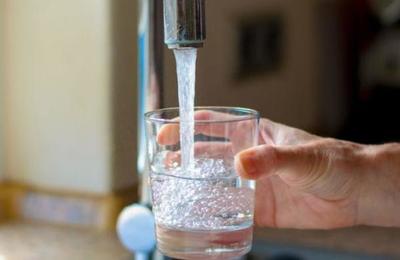 Italia: El 'milagro' que hizo que de las cañerías saliera vino en vez de agua - SNT