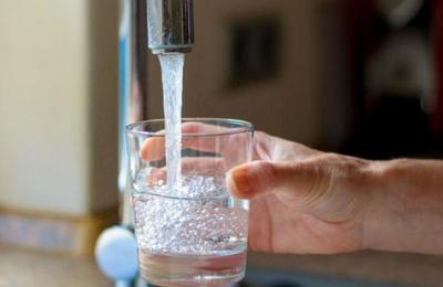 Italia: El 'milagro' que hizo que de las cañerías saliera vino en vez de agua - C9N