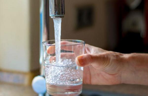 Italia: El 'milagro' que hizo que de las cañerías saliera vino en vez de agua - C9N