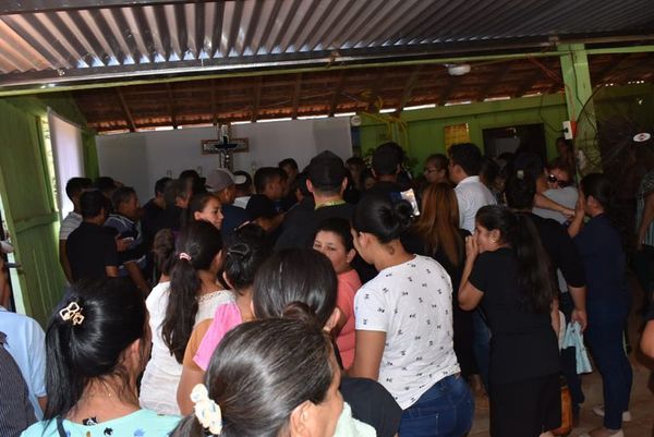 Mucha tristeza en el recibimiento del cuerpo de la mujer asesinada en España - Nacionales - ABC Color