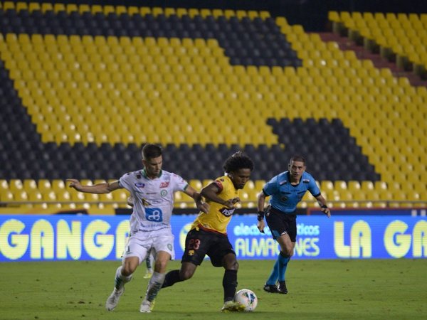 Árbitros amenazan con paralizar el fútbol en Ecuador