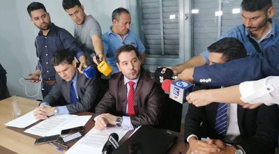 Caso Ronaldinho: Ante falta de acuerdo, abogados abandonan a Dalia López