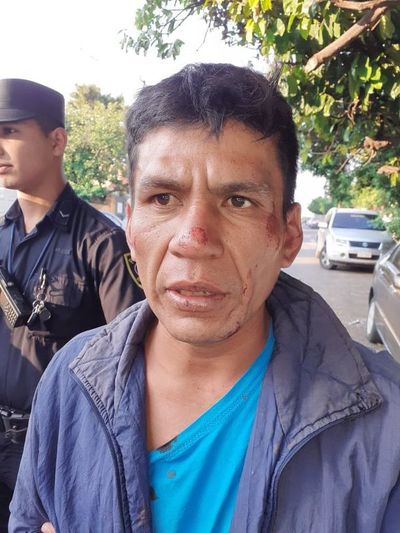 Vecinos atrapan a exconvicto con arresto domiciliario que asaltó a una mujer - Nacionales - ABC Color