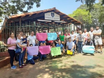 Manifestación por falta de docentes en escuela del Área 1 - ABC en el Este - ABC Color