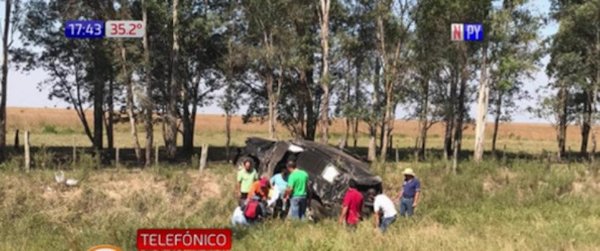 Vehículo en el que viajaba diputado vuelca en Villa Florida | Noticias Paraguay