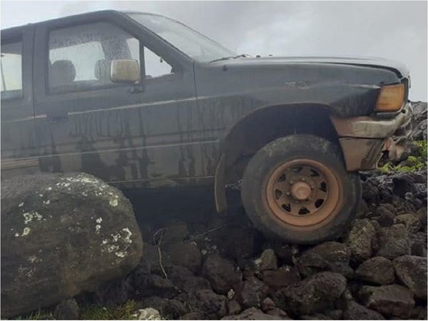 Conductor destruye con camioneta una estatua moái en Isla de Pascua