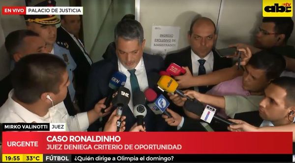 Juez niega salida procesal a Ronaldinho y pasa la pelota a la Fiscala General - Nacionales - ABC Color