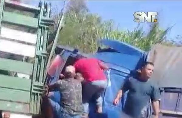 Accidente rutero en Curuguaty : Un dramático rescate - SNT