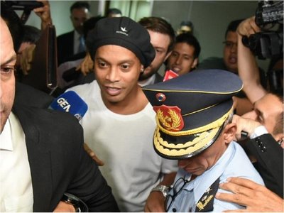 Finalmente, detienen a Ronaldinho