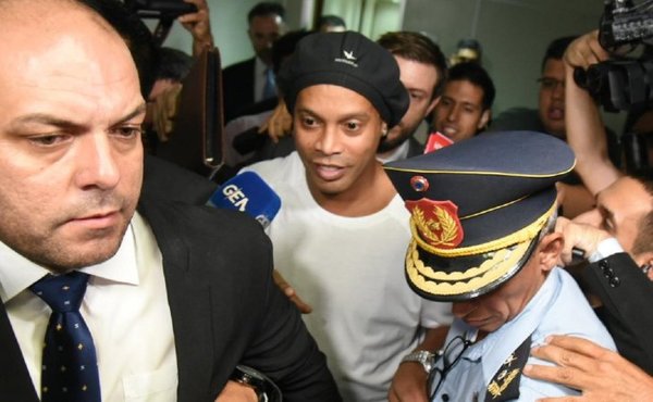 Finalmente, detienen a Ronaldinho