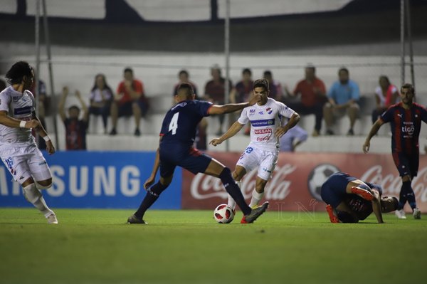 Nacional perdona y empata contra Cerro, que sigue sin levantar cabeza