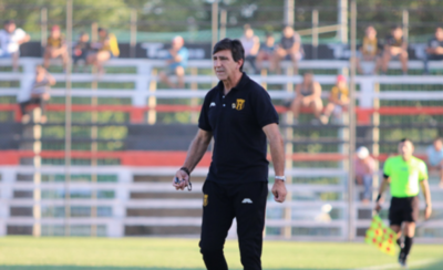 HOY / Costas renuncia pero lo convencen de seguir al frente de Guaraní