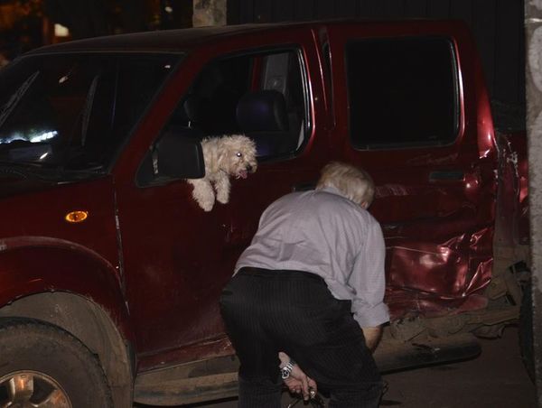 Choque entre camionetas deja un herido en el microcentro - Nacionales - ABC Color