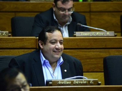 Diputado Avelino Dávalos es favorecido por lentitud fiscal