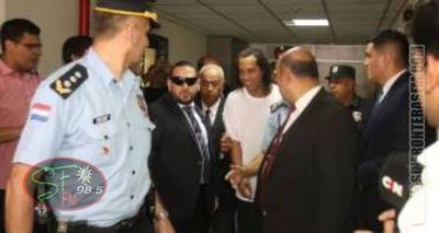 Ronaldinho y su hermano detenidos en la Agrupación Especializada