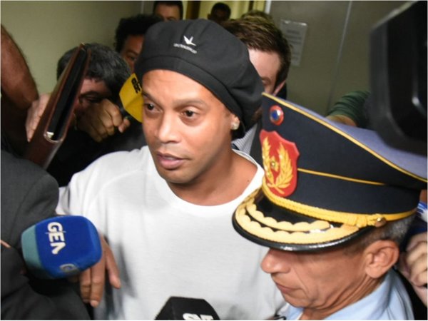 Fiscal ordena que Ronaldinho sea recluido en la Agrupación
