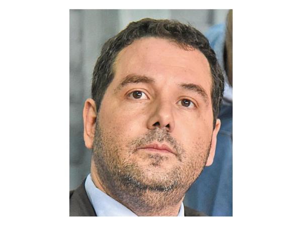 ¿En el pasaporte apócrifo y las remeras, la misma fotografía?