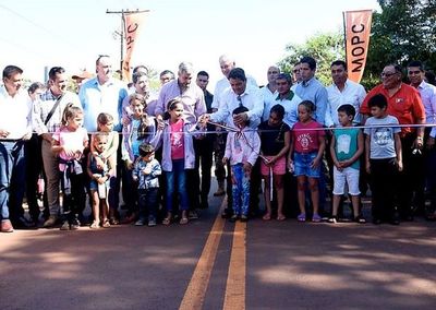 Nueva ruta asfaltada en Raúl Peña, Alto Paraná - Economía - ABC Color