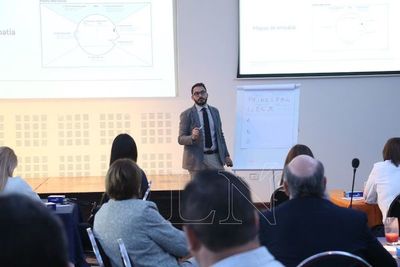 Afirman que cambiar paradigmas es solución para dirigir entidades
