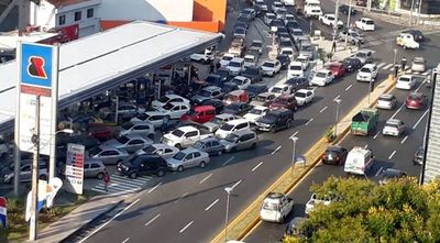 Grupo Bahía alegró a conductores al cargar combustible gratuito